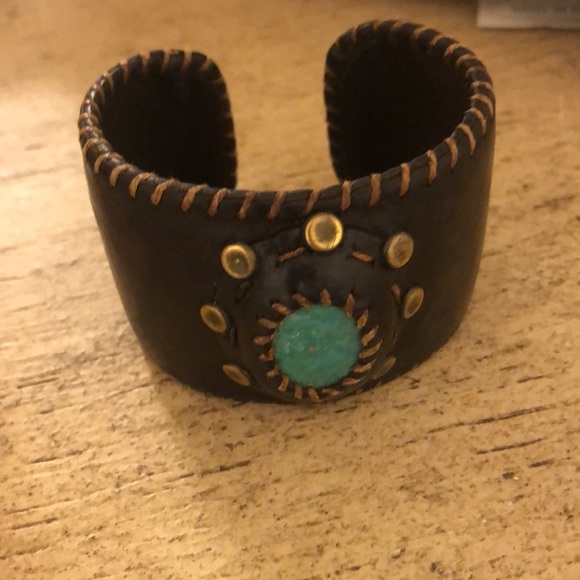 Dogeared cuff love bracelet with turquoise cabochon - Picture 3 of 3